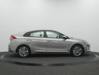 Hyundai IONIQ 1.6 GDi PHEV Comfort Carplay navigatie | Trekhaak | Camera | S / 10