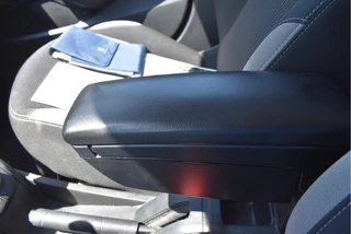 Peugeot 208 1.2 PureTech Style  | NL-Auto | Navi | Cruise Control | Airco | Bluetooth | Park.sensoren | LM-Velgen | NAP / 24