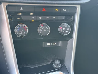 Volkswagen T-Roc 1.0 TSI Life  | LED | Apple Carplay | Adapt. Cruise | DAB+ | PDC v+a incl. Camera / 29
