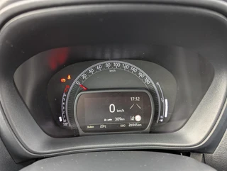 Toyota Aygo X Juniper Blue Metallic AIRCO CAMERA AD-CRUISE APPLE/ANDROID NL-AUTO / 19