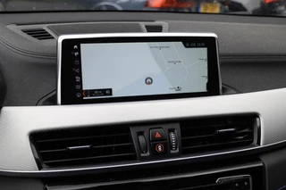 BMW X2 M35i High Executive Panoramadak | Harman Kardon | Sportstoelen | Misano Blue / 25