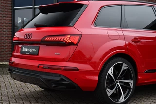 Audi Q7 55 TFSI e quattro S-Line  Rijklaar! Pano 22inch Contourzetels Luchtv / 23