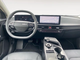 Kia EV6 Light Edition 63 kWh | VOORRAAD VOORDEEL NU €42.950,- | Direct leverbaar | Stoel+Stuur verwarming | Climate control | Navigatie | Parkeer camera achter | Parkeer sensoren voor en achter / 15