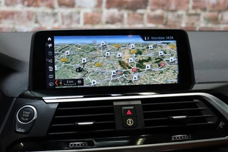BMW X3 xDrive20i High Executive xLine Automaat  / Navigatiesysteem Professional / Panoramadak / Trekhaak / Leder / Parkeersensoren voor+achter / 19 Inch / Sportstoelen / LED / Stoelverwarming / Climate Control / 21