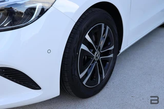 Mercedes B-klasse 200 Luxury Line / Panoramadak / Stuurwielverwarming / Stoelverwarming / 52