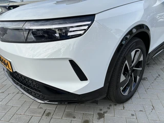 Opel Grandland Electric Business Edition 73 kWh | ECC | Navigatie | Elektrisch glazen panorama-dak | Matrix LED Verlichting | Cruise control | Camera | Winterpakket | 19" LM-Velgen / 24