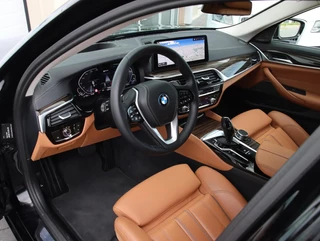 BMW 5-serie Touring 530e Luxury Line | SOH 91% | LASER LED | H&K audio / 5