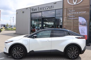 Toyota C-HR+ EXECUTIVE AWD 77KWH NIEUW&DIRECT LEVERBAAR! PANODAK BLIND-SPOT P-SENSOREN 360°CAMERA STOEL/STUURVERW. WARMTEPOMP EL-ACHTERKLEP / 2