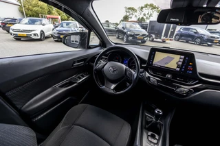 Toyota C-HR 1.2 Urban  | Trekhaak | Camera | NL Auto / 21