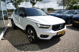 Volvo XC40 1.5 T4 RECH R-DESIGN Camera,Carplay, Harman Kardon / 17
