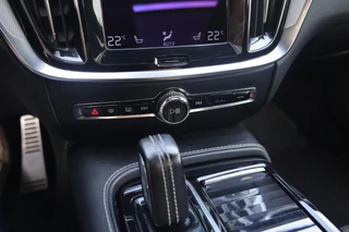 Volvo V60 T6 Recharge AWD R-Design / 42