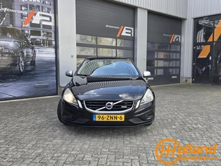 Volvo V60 1.6 T3 R-Design / 4