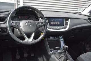 Opel Grandland X 1.2 TURBO ONLINE EDITION 1e EIGENAAR / P.DAK / NAVI + APPLE/ANDROID AUTO / 17