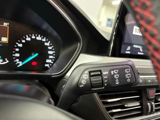 Ford Focus Wagon 1.0 EcoBoost Hybrid ST Line Style/ NL auto/ Achteruitrijcamera/ Sensoren / 18