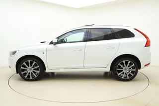 Volvo XC60 2.0 T5 FWD Ocean Race 245pk | Panoramadak | Elektrische stoelen | Verwarmde voorruit | Stoelverwarming | Handsfree kofferklep | Camera | Lederen bekleding | Afneembare trekhaak | 1.600kg trekgewicht | NL auto / 6