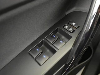 Toyota Auris Touring Sports 1.8 Hybrid Team D / 15