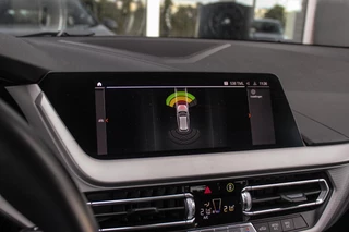 BMW 1-serie 116d F40 Executive Edition | 1e eigenaar | NL Auto | HiFi audio | DAB | LED | Apple Carplay | Rijstrooksensor | Cruise control | Climate control | Sportstuur | Active Guard Plus / 27