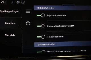 Lancia Ypsilon Edizione Cassina Limitata 51 kWh | NAVIGATIE | MASSAGE | DRAADLOZE LADER | DAB | 360 CAMERA / 48
