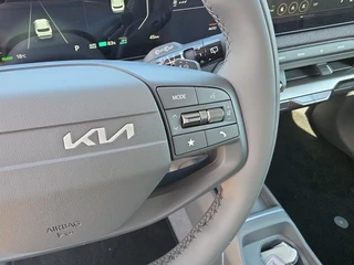Kia EV2 Plus 42.2 kWh | Navigatie | Climate control | Stoel + Stuurverwarming | Parkeer sensoren voor + achter | Parkeer camera achter | DEMO / 17