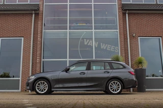BMW 3-serie Touring 330e High Executive | 1e eigenaar | BTW auto | M-sport stuur | HiFi audio | Sportstoelen | Cruise control adaptief | Grootlichtassistent | Active Guard Plus / 7