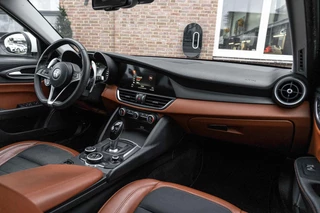 Alfa Romeo Giulia 2.0T Super 200 PK Aut Pano Keyless Half/Leder Xenon 19'' / 16