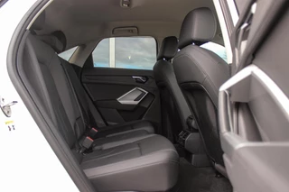 Audi Q3 Sportback 35 TDI Pro Line S | S-line | Apple Carplay | Achteruitrijcamera | Virtual Cockpit | Rijstrooksensor | Cruise control | Trekhaak | MMI Navigatie | Leer | Parkeer assistent / 19