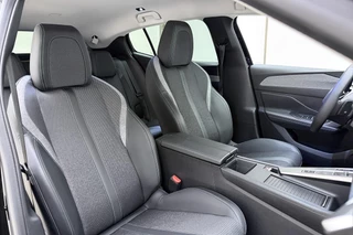 Peugeot 408 1.2 Hybrid 145 e-DCS6 Allure | Adaptive Cruise Control | Camera | Full LED | 19'' Lichtmetalen velgen | Climate Control | Navigatie | Apple Carplay & Android Auto | Keyless Entry & Start / 14