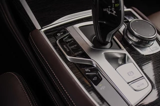 BMW 7-serie 740i High Executive | 2e eigenaar | Driving Assistant Plus | Innovation pakket | Massage | Dodehoekdetectie | Adaptieve cruise | 360 camera | Stoelventilatie | Gesture control / 35