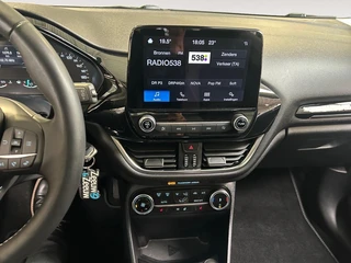 Ford Fiesta 1.0 EcoBoost Hybrid Titanium | Apple Carplay / Android Auto | Stoel + Stuurverwarming | Cruise Control | Parkeersensoren Achter | Lichtsensor | Climate Control | Verwarmbare Voorruit / 19