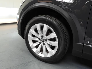Volkswagen T-Roc 1.5 TSI Sport NAVI/CAMERA/VIRTUAL/LED/TREKH./17"LMV! / 32