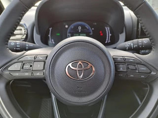 Toyota Yaris 1.5 Hybrid 115 First Edition LM-VELGEN AD-CRUISE NAVI CAMERA PRIVACY-GLASS / 17