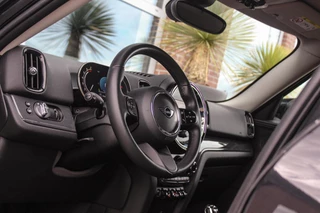 MINI Countryman 1.5 Cooper Essential | 1e eigenaar | NL auto | Driving Assistant | Camera | Sportstuur | Keyless entry | Stoelverwarming | LED | Carplay | DAB | Navigatie | PDC / 38