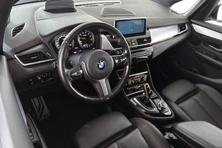 BMW 2-serie Active Tourer 218i M Sport Head-Up Sportstoelen Stoelverwarming HiFi Camera / 6