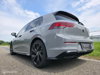 Volkswagen Golf 1.5 eTSI R-Line / Sfeer / Carplay / Camera / 33