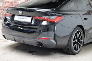 BMW 4 Serie Gran Coupé 420i High Executive M Sport Pakket Automaat  / Live Cockpit Professional / Schuif-/kanteldak / Leder / DAB / Stoelverwarming / 19 Inch / Shadow Line / Active Cruise Control / LED / M Sportremsysteem / Achteruitrijcamera / Extra Getint Glas / 6