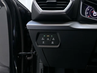 Seat Leon Sportstourer 1.5 TSI 150pk FR Business Intense LED Trekhaak Camera App-Connect Sfeerverlichting / 23