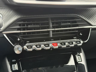 Peugeot 208 Allure 1.2 Hybrid 100PK e-DCS6 Automaat Trekhaak, Navigatie, Achteruitrijcamera, Keyless, Stoelverwarming, Apple Carplay, Android Auto / 30