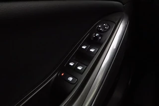 Opel Grandland X 1.2 Turbo 130pk Innovation | Navigatie | Trekhaak | Climate control | AGR Comfortstoelen | Elektrische achterklep | Stoel- en stuurverwarming | Camera / 22
