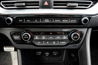 Kia Niro 1.6 GDi Hybrid DynamicLine|1e EIGENAAR|KEYLESS ENTRY & START|ADAPT. CRUISE|CAMERA|CLIMATE / 17