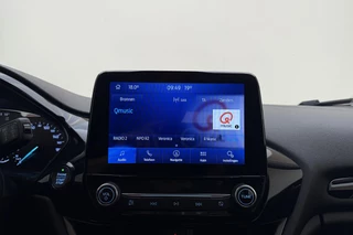 Ford Fiesta 1.0 EcoBoost Titanium | Trekhaak | Navigatie | Camera | Parkeersensoren voor en achter | Climate control | Lichtmetalen velgen / 25