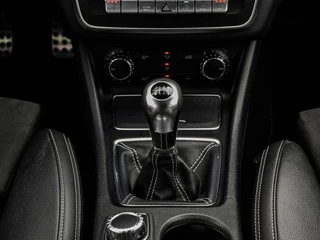 Mercedes-Benz A-klasse 180 d AMG White Art Edition Panoramadak Camera LED Stoelverwarming Sfeerverlichting Apple CarPlay/Android Auto Dealeronderhouden / 31