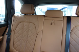 BMW X5 xDrive50e M-Sport Pro  | Vierwielbesturing | Trekhaak | Spoilerpakket | H&K | Panoramadak | Luchtvering / 43