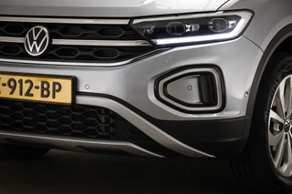 Volkswagen T-Roc 1.5 TSI Style | IQ LIGHT | STOELVERWARMING | CLIMA | APP CONNECT | DAB | PDC / 18