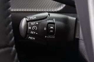 Peugeot 2008 1.2 PureTech 100 Allure Camera Apple CarPlay 17" / 25
