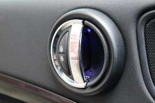 MINI Countryman John Cooper Works ALL4 Chili Automaat  / Navigatiesysteem Plus / Leder / Panoramadak / Harman Kardon / Stoelverwarming / Achteruitrijcamera / 19 Inch / Sportstoelen / Parkeersensoren voor+achter / Climate Control / Head-Up Display / 30
