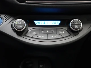 Toyota Yaris 1.5 Hybrid Bi-Tone ✅All Season✅Trekhaak✅Stoelverw.✅Clima✅Camera✅ / 22