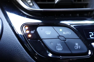 Toyota C-HR 1.8 Hybrid Executive  | Dealer onderhouden | NAVI | Camera | Trekhaak | Cruise control | / 30