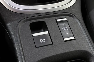 Jeep Avenger 1.2 e-Hybrid Summit Keyless 360-Camera Camera JBL Apple CarPlay / 42
