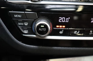 BMW X3 xDrive20i High Executive xLine Automaat  / Navigatiesysteem Professional / Panoramadak / Trekhaak / Leder / Parkeersensoren voor+achter / 19 Inch / Sportstoelen / LED / Stoelverwarming / Climate Control / 32