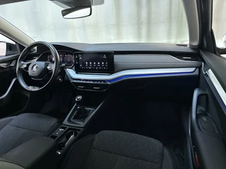 Skoda Octavia Combi 1.0 TSI 110pk Business Edition Plus Navigatie Parkeersensoren Sfeerverlichting / 4